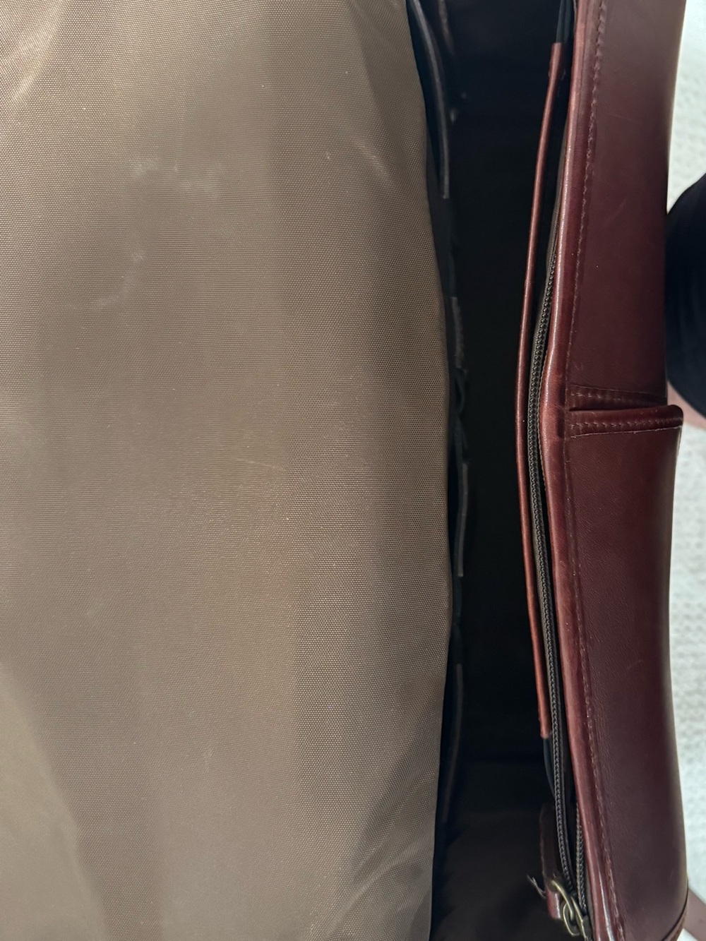 Allen Edmonds Genuine Leather Briefcase / Messenger Bag – Brown - Picture 6 of 8